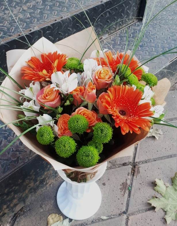 Букет цветов из: Герберы, Хризантемы, Альстромерии и Розы в Бобровский