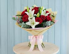 Букет цветов из:  Лилии и Розы в Бобровский