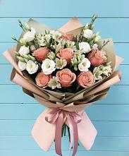 Букет цветов из:  Розы, Альстромерии и Лизиантусы в Бобровский