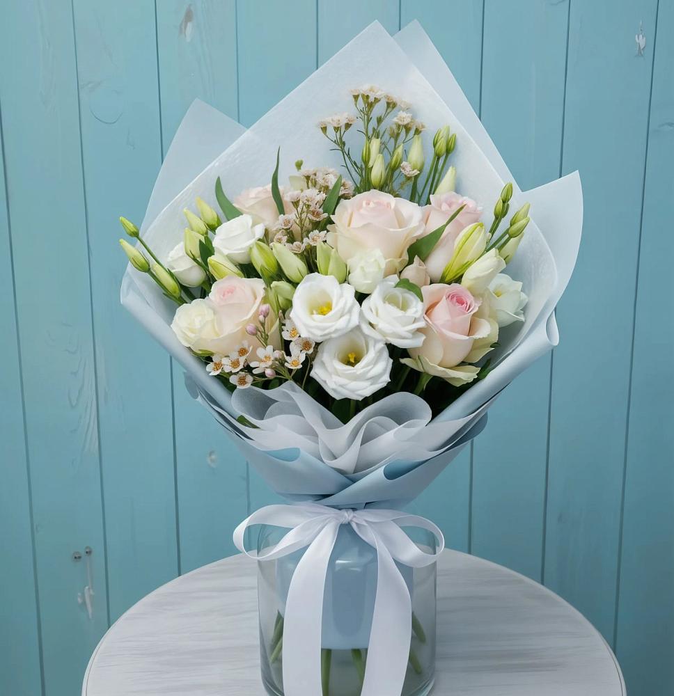 Букет цветов из: Розы и Лизиантусы в Бобровский