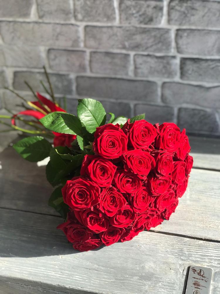 Букет Красные розы Фридом в Бобровский