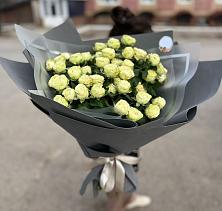 Букет Белые кустовые розы Солинеро в Бобровский