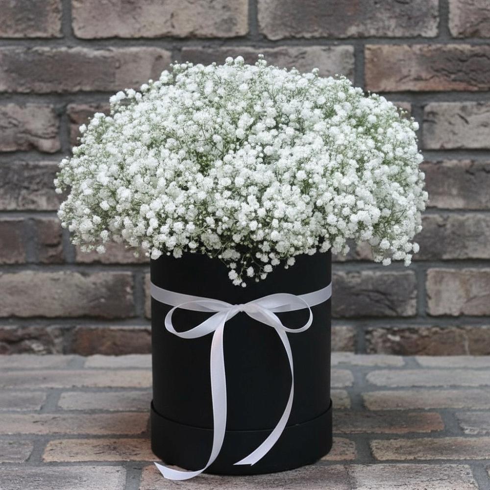 Цветочная композиция из Гипсофила в шляпной коробке в Бобровский