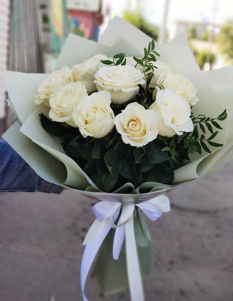 Букет Белые розы Проуд в Бобровский