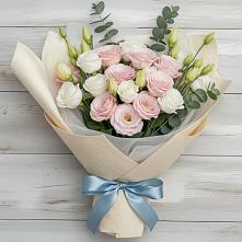 Букет цветов из:  Лизиантусы в Бобровский