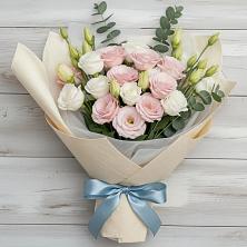 Букет цветов из:  Лизиантусы в Бобровский