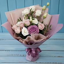 Букет цветов из:  Розы и Лизиантусы в Бобровский