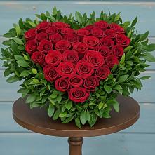 Цветочная композиция из Розы в виде сердца в Бобровский