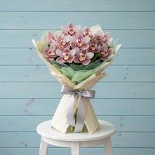 Букет цветов из:  Орхидеи и Розы в Бобровский