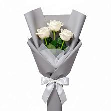 Букет 3 белые розы в Бобровский