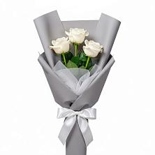 Букет 3 белые розы в Бобровский
