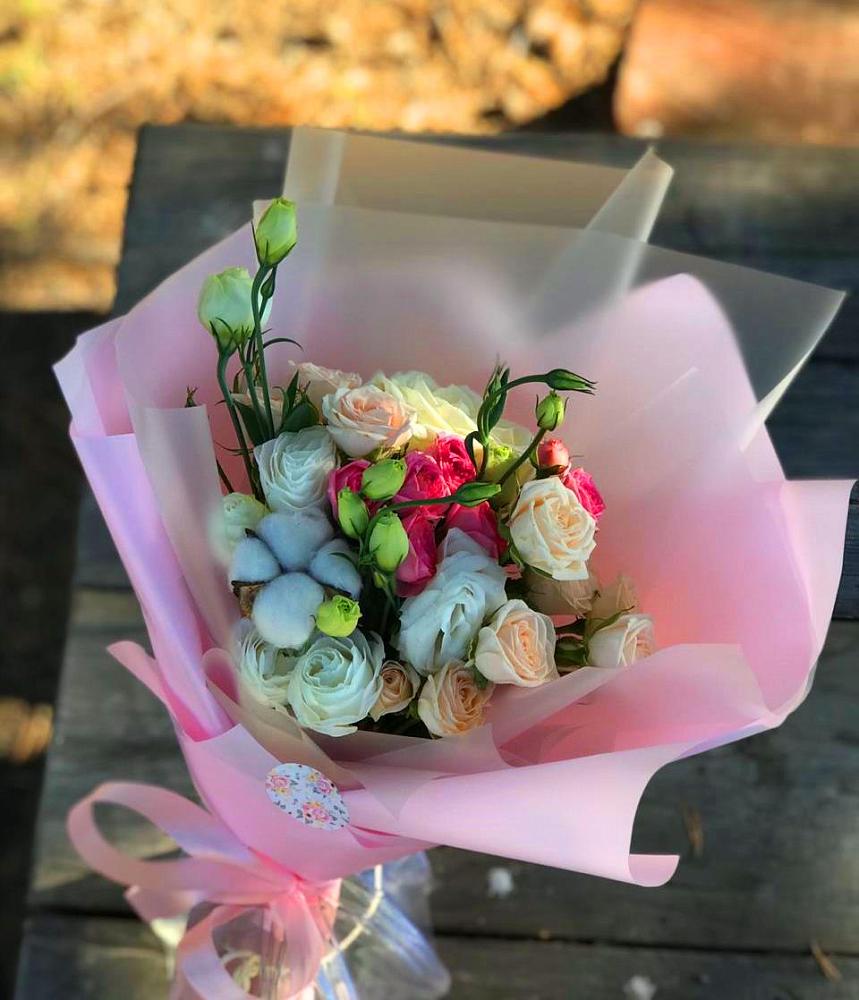 Букет цветов из: Розы и Лизиантусы в Бобровский