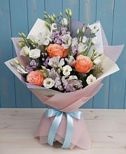Букет цветов из:  Лизиантусы, Розы, Альстромерии и Гипсофила в Бобровский