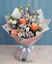 Букет цветов из:  Лизиантусы, Розы, Альстромерии и Гипсофила в Бобровский