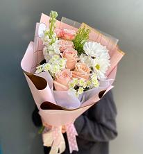 Букет цветов из:  Хризантемы и Розы в Бобровский