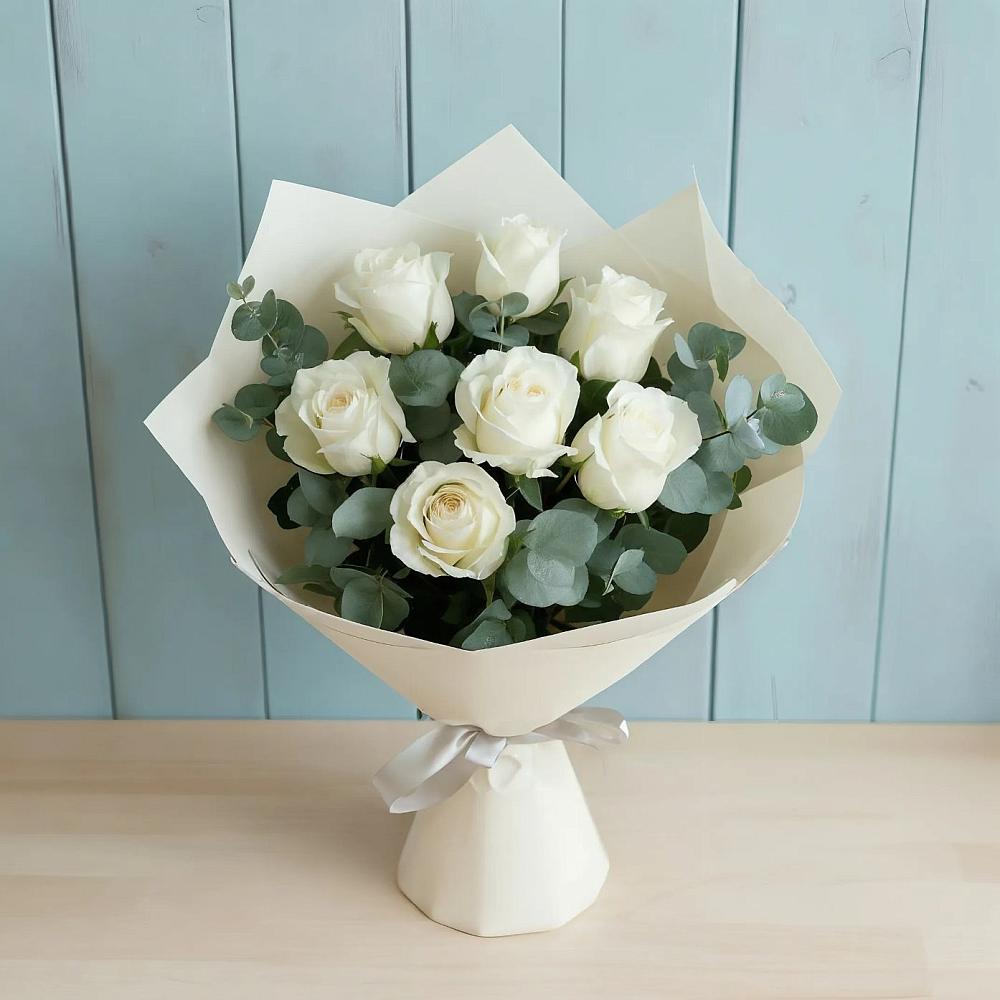 Букет Белые розы в Эвкалипте в Бобровский