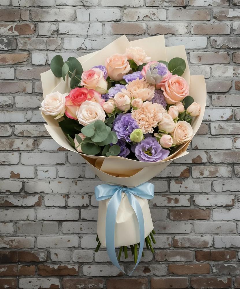 Букет цветов из: Розы, Лизиантусы и Гвоздики в Бобровский