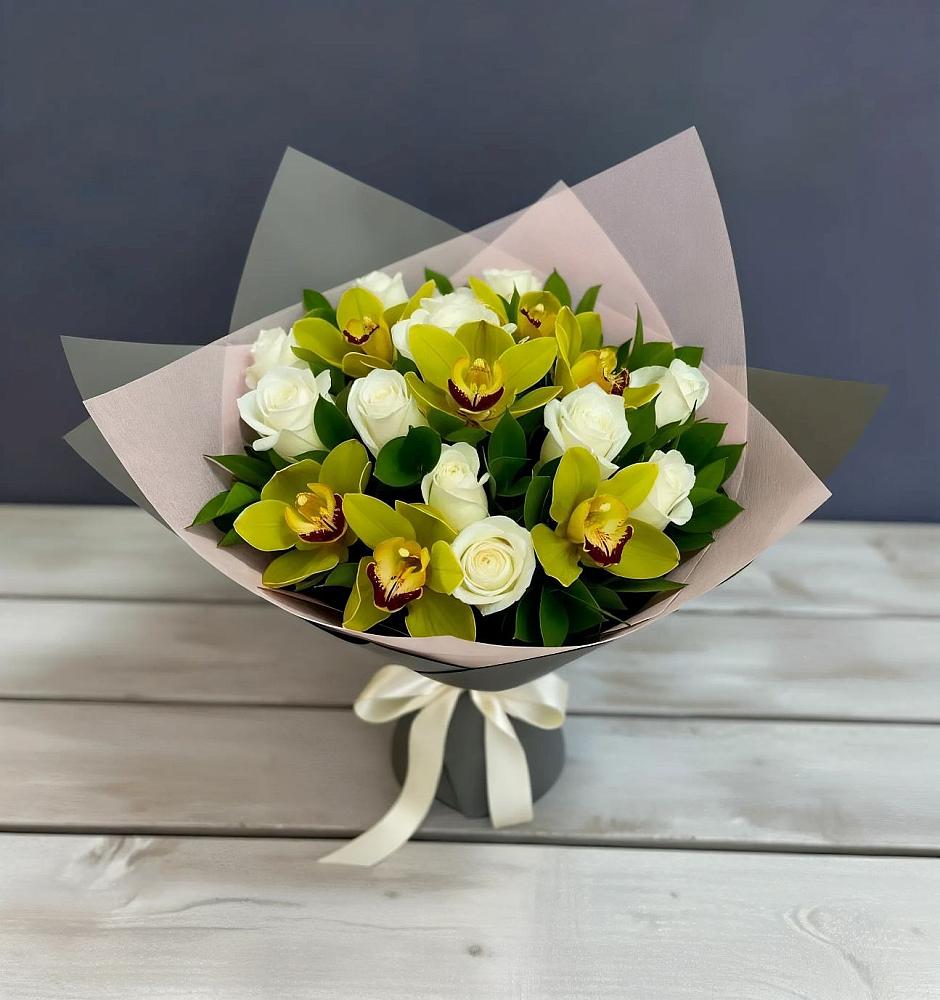 Букет цветов из: Орхидеи и Розы в Бобровский