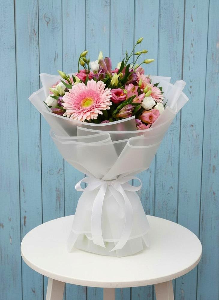 Букет цветов из: Герберы, Альстромерии и Лизиантусы в Бобровский