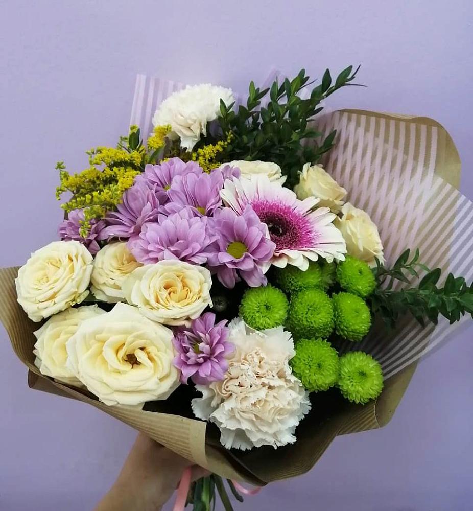 Букет цветов из: Хризантемы, Розы, Гвоздики и Герберы в Бобровский