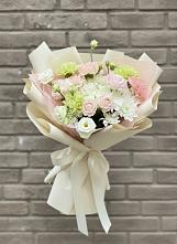 Букет цветов из:  Гвоздики, Розы, Лизиантусы и Хризантемы в Бобровский