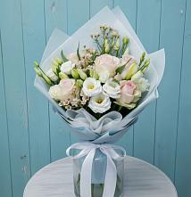 Букет цветов из:  Розы и Лизиантусы в Бобровский