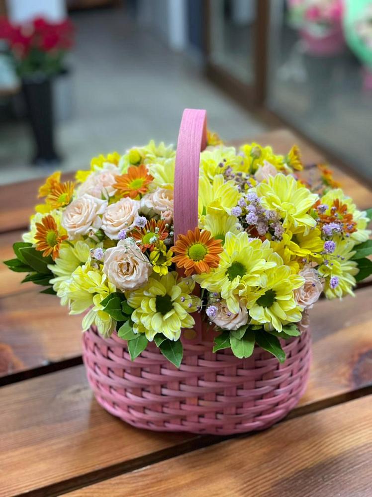 Цветочная композиция из Хризантемы и Розы в корзине в Бобровский