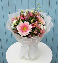 Букет цветов из:  Герберы, Альстромерии и Лизиантусы в Бобровский