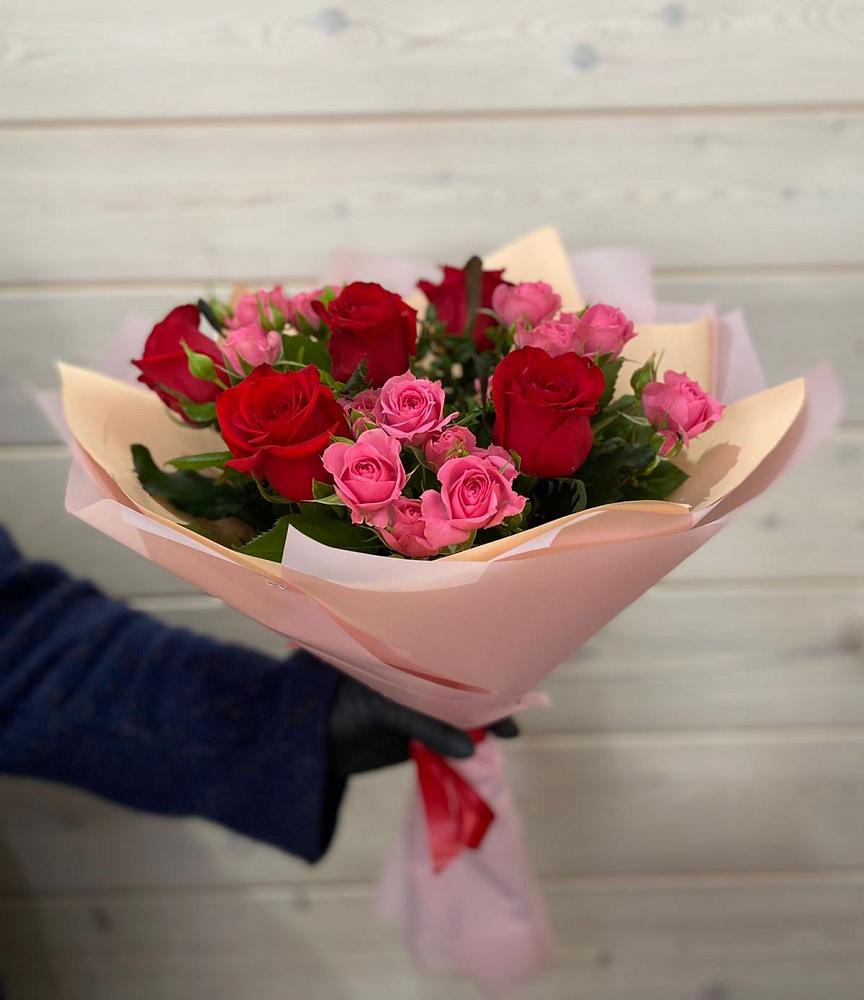 Букет цветов из: Розы в Бобровский
