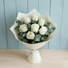Букет Белые розы в Эвкалипте в Бобровский