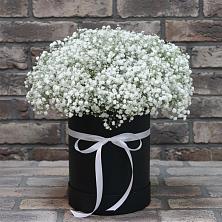 Цветочная композиция из Гипсофила в шляпной коробке в Бобровский