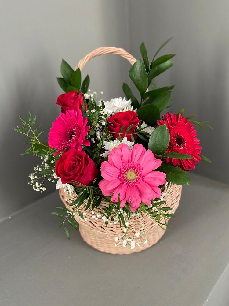Цветочная композиция из Розы, Хризантемы и Герберы в корзине в Бобровский