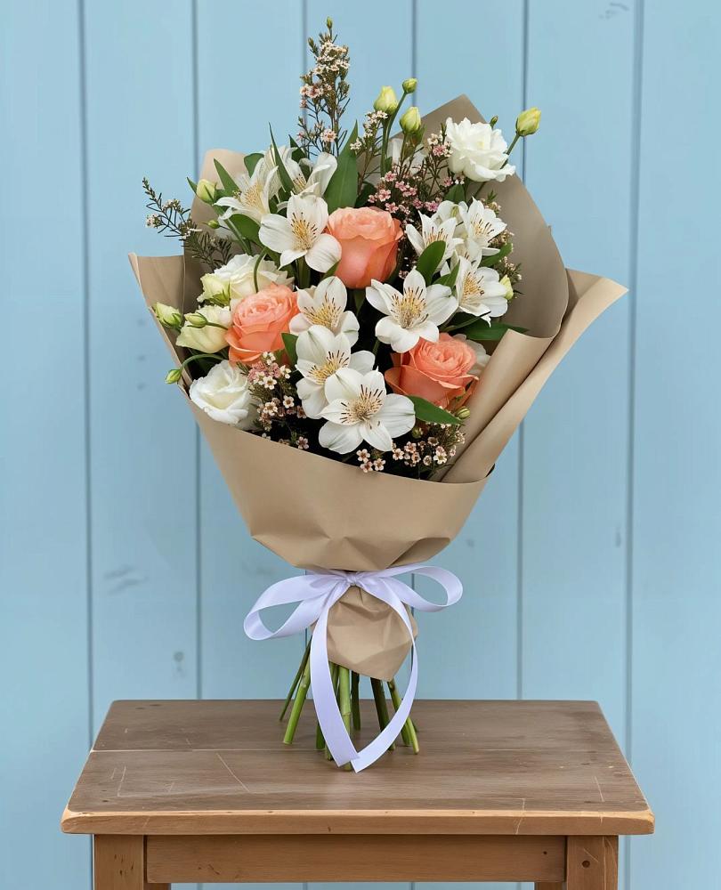 Букет цветов из: Альстромерии, Лизиантусы, Розы и Хризантемы в Бобровский