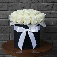 Цветочная композиция из Розы в шляпной коробке в Бобровский