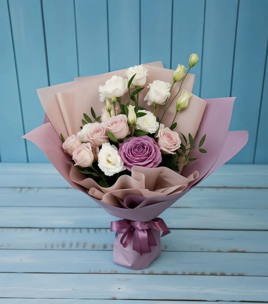 Букет цветов из: Розы и Лизиантусы в Бобровский